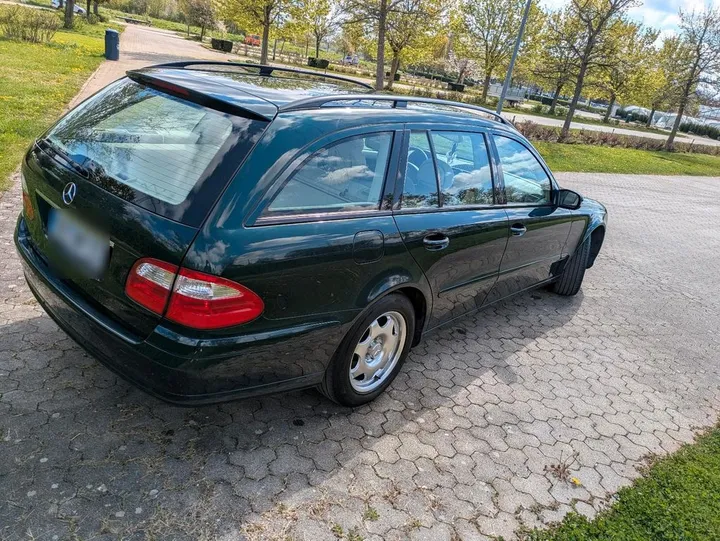 Mercedes-Benz E 240