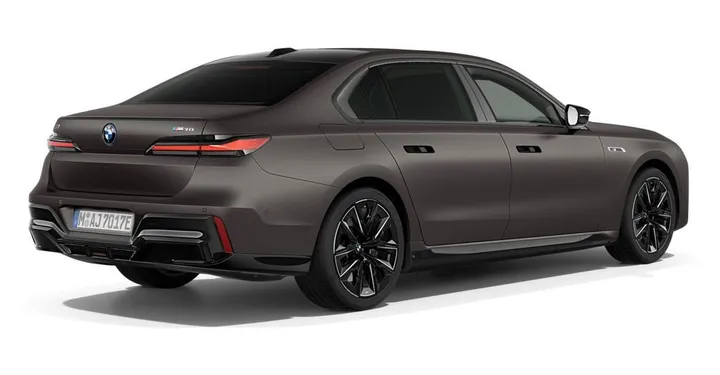 BMW i7