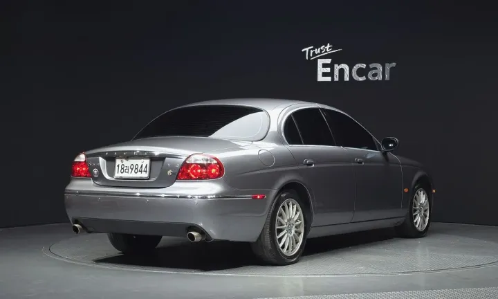 Jaguar S-TYPE