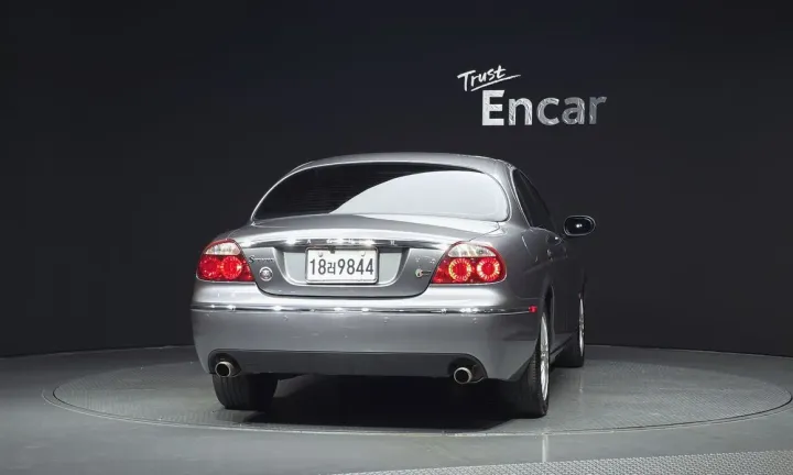 Jaguar S-TYPE