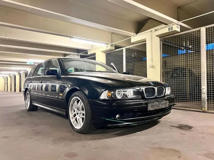 BMW 530