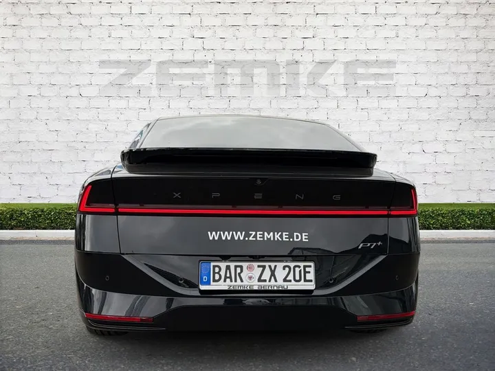 XPENG P7