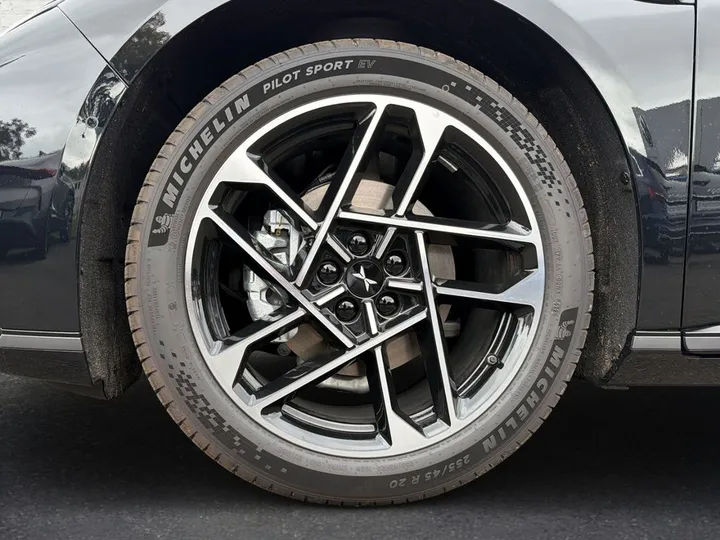 XPENG P7