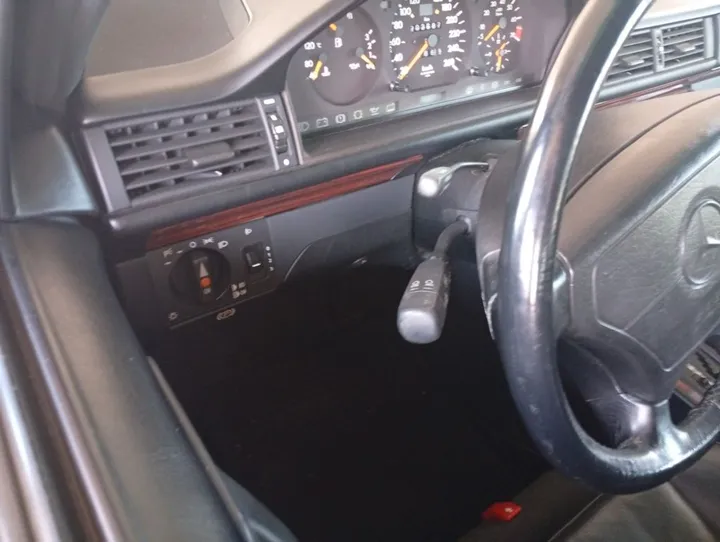 Mercedes-Benz E 320