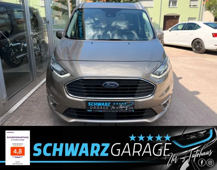 Ford Grand Tourneo
