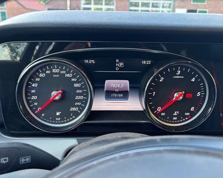 Mercedes-Benz E 200