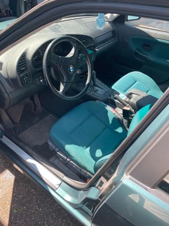 BMW 323