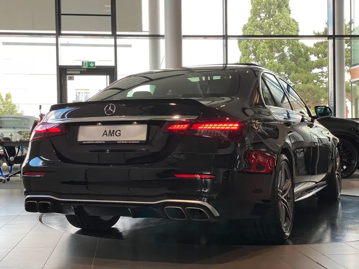 Mercedes-Benz E 63 AMG