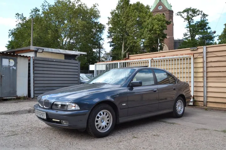 BMW 528