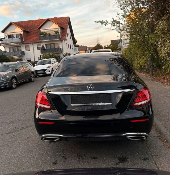 Mercedes-Benz E 220