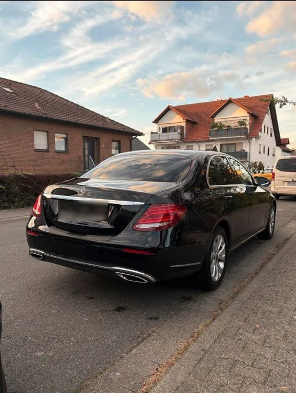 Mercedes-Benz E 220
