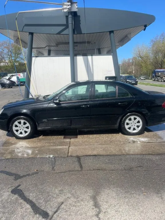 Mercedes-Benz E 220