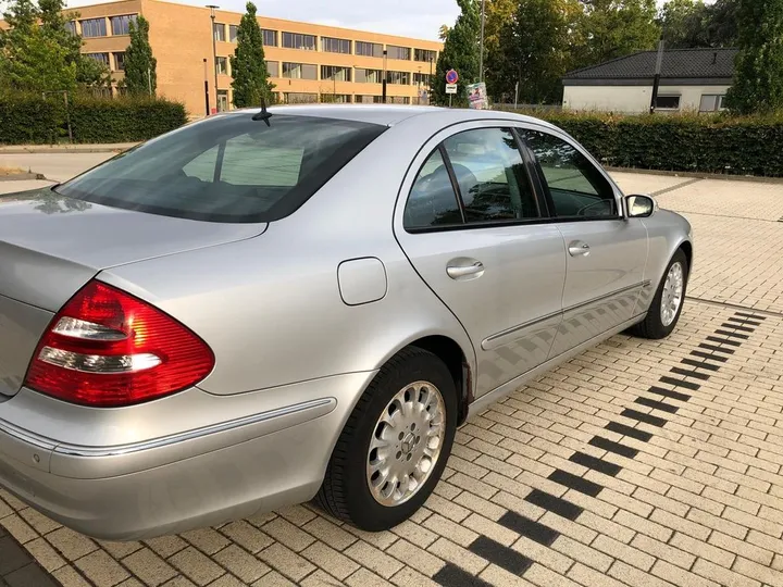 Mercedes-Benz E 270