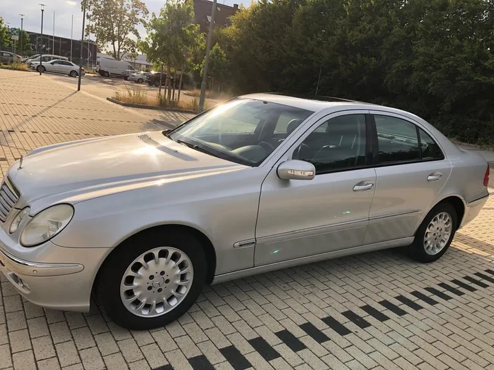 Mercedes-Benz E 270