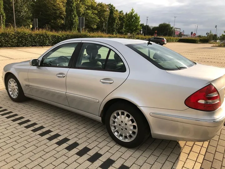 Mercedes-Benz E 270