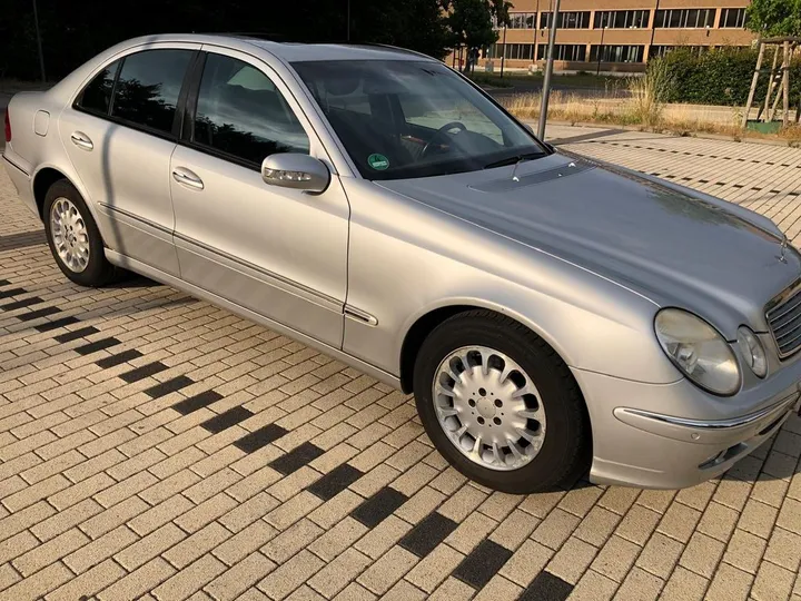 Mercedes-Benz E 270