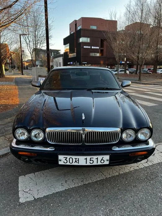 Jaguar XJ-8