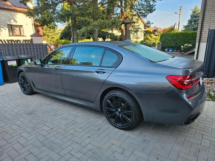 BMW 750