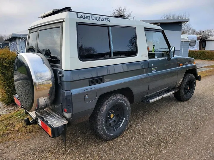 Toyota Land Cruiser