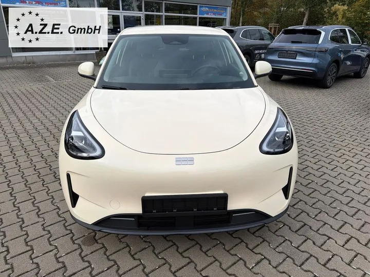 Geely E2