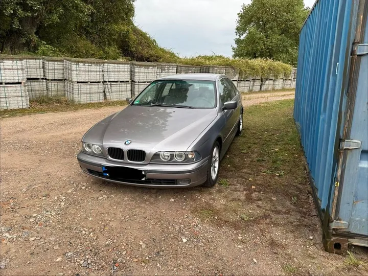 BMW 523