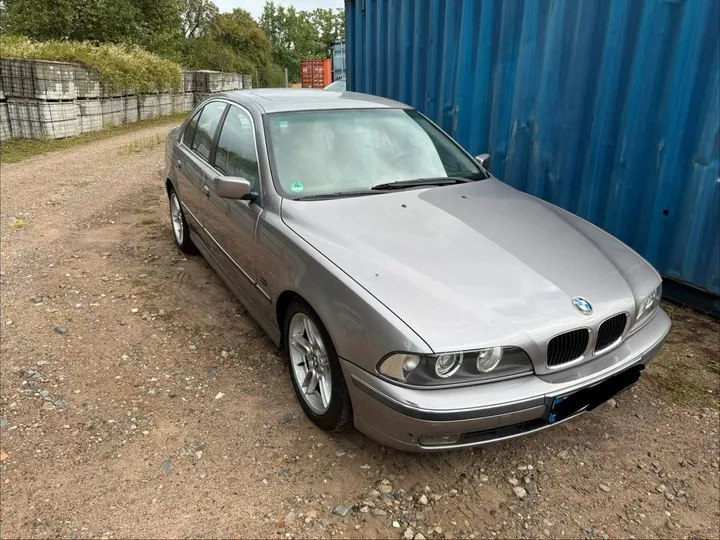 BMW 523