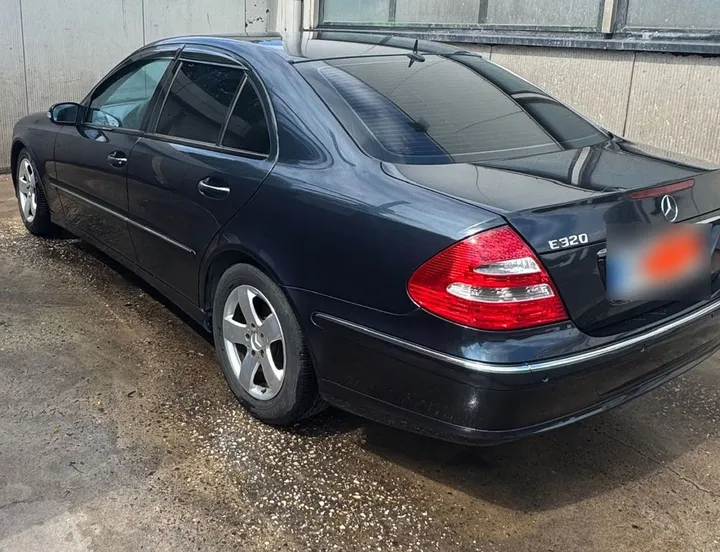 Mercedes-Benz E 320