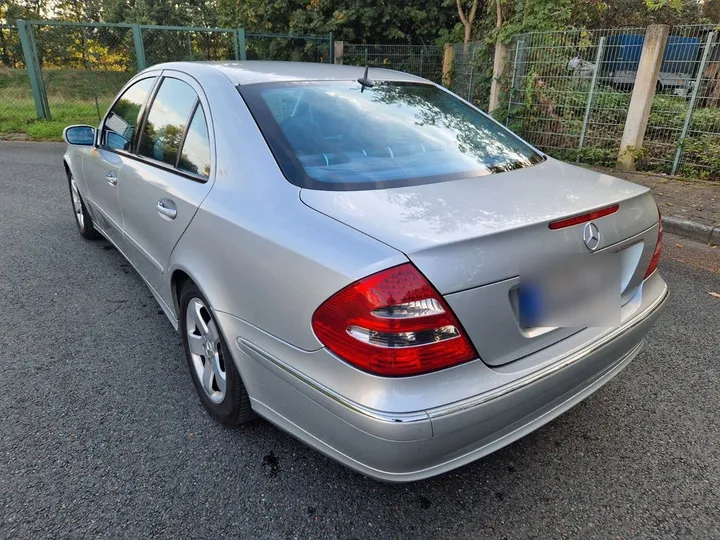 Mercedes-Benz E 220