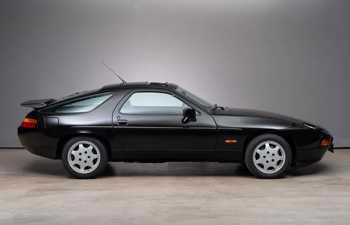 Porsche 928