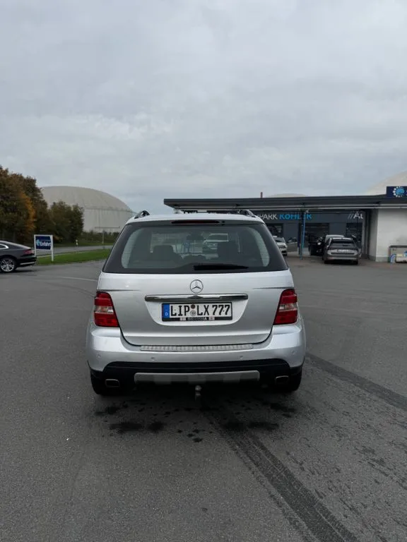 Mercedes-Benz 320