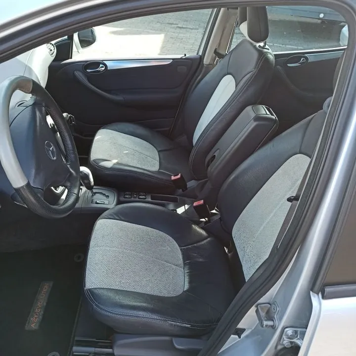 Mercedes-Benz A 210