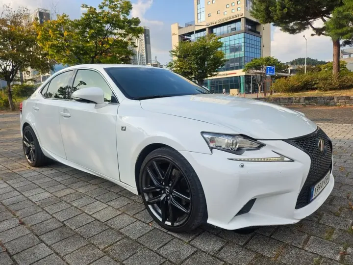 Lexus IS