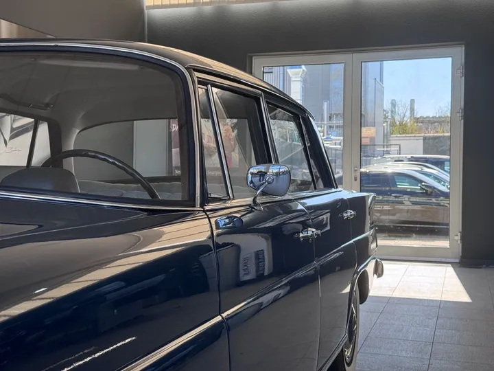 Mercedes-Benz 190