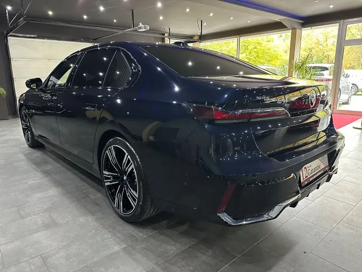 BMW 740