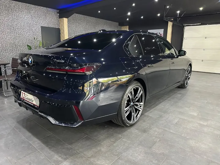 BMW 740