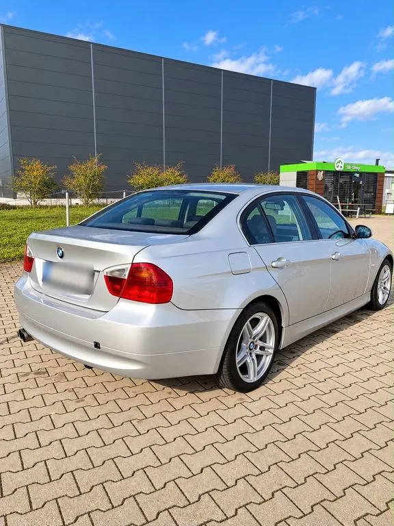 BMW 330