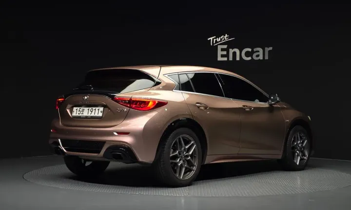 Infiniti Q30