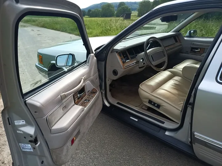 Lincoln Town Car