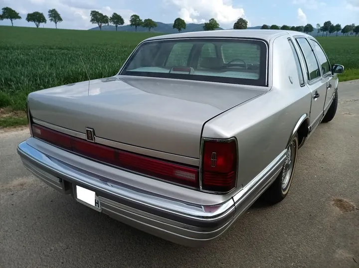Lincoln Town Car