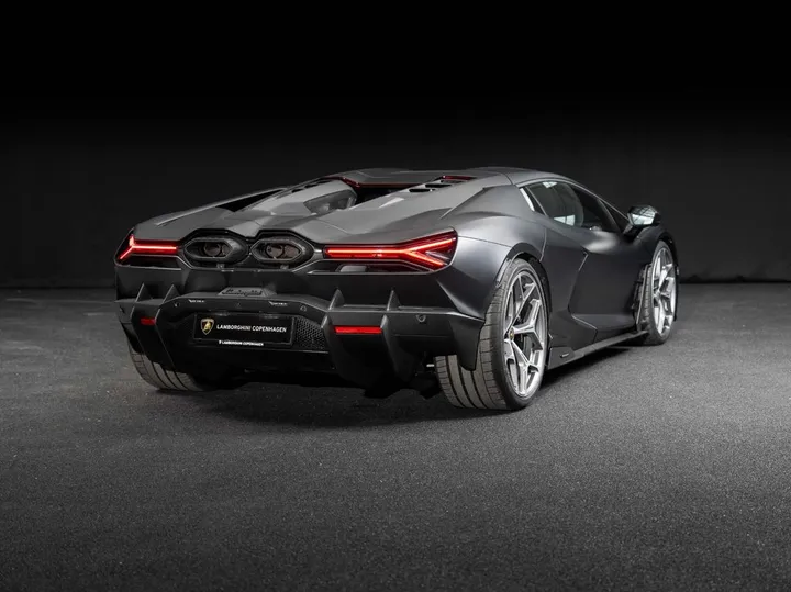 Lamborghini Revuelto