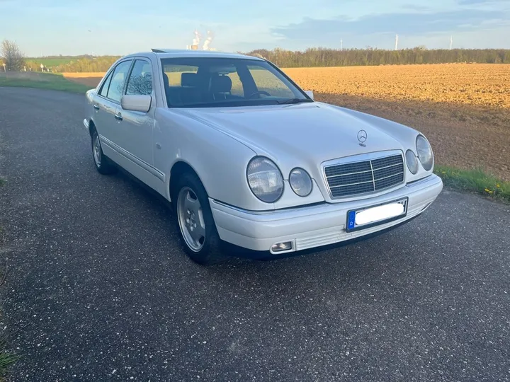 Mercedes-Benz E 290