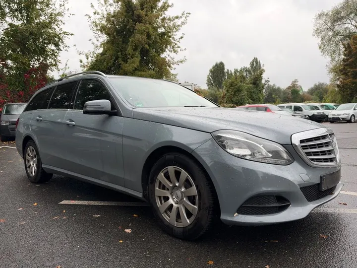 Mercedes-Benz E 200