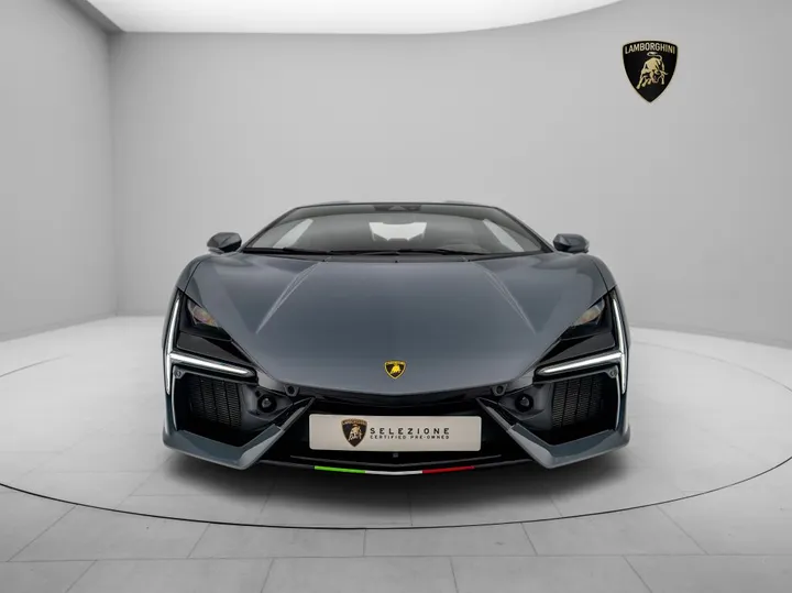 Lamborghini Revuelto