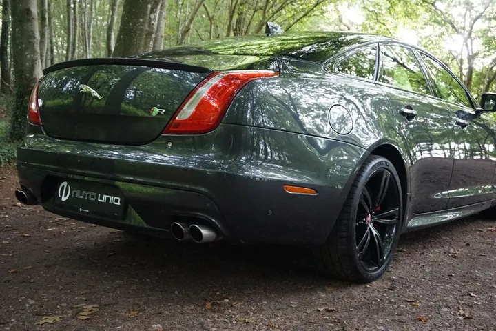 Jaguar XJR