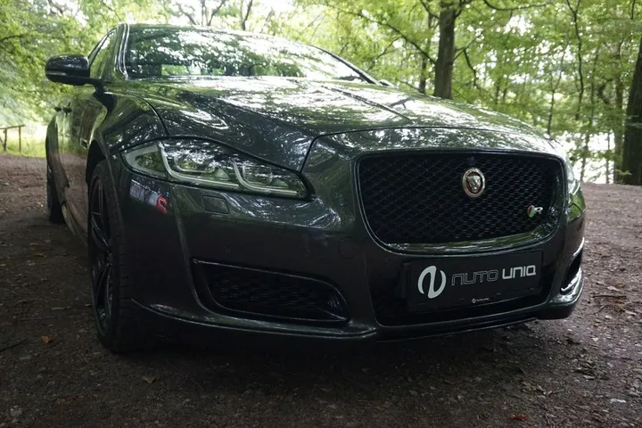 Jaguar XJR