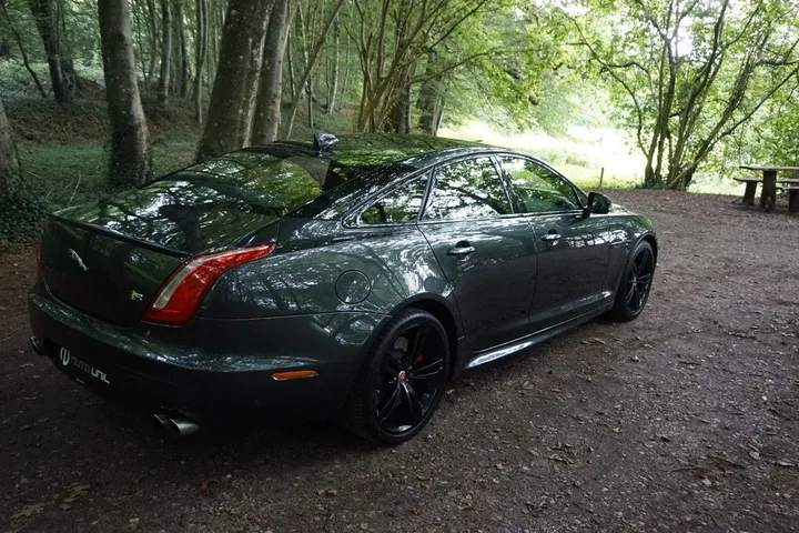 Jaguar XJR