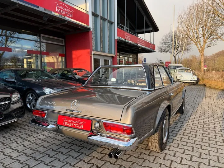 Mercedes-Benz 230