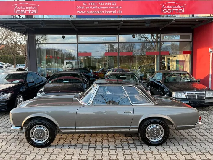 Mercedes-Benz 230