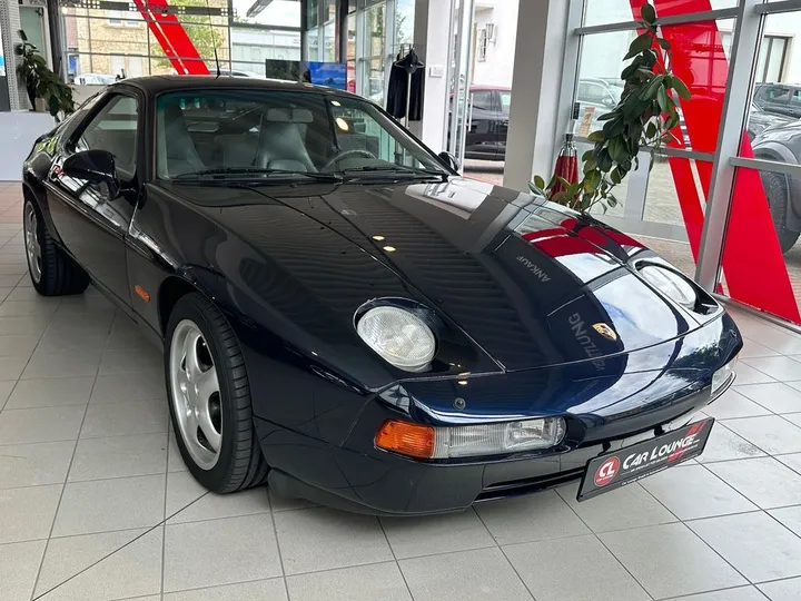 Porsche 928