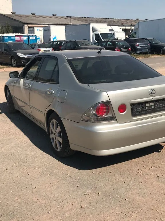 Lexus IS 200